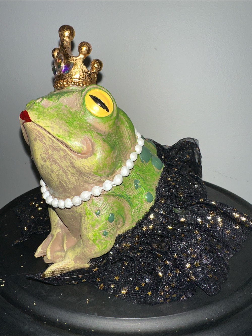 Halloween princess Frog Prince Reptile Décor with Gold Crown